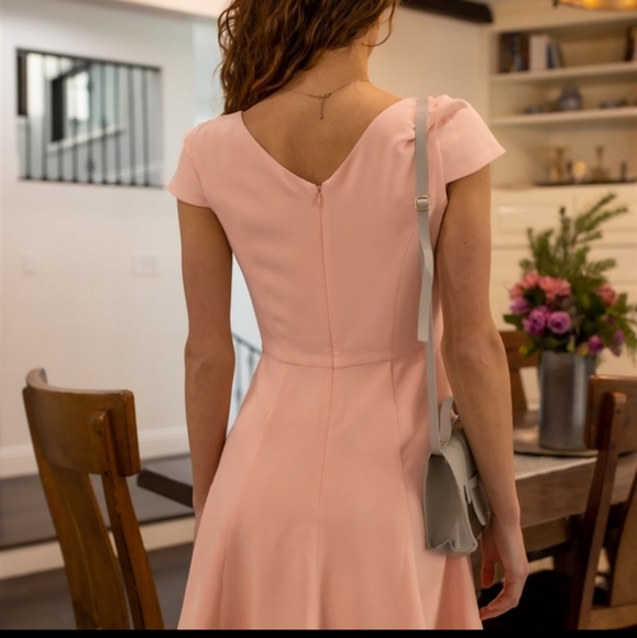 V-neck spring dress - Picture 3 of 8